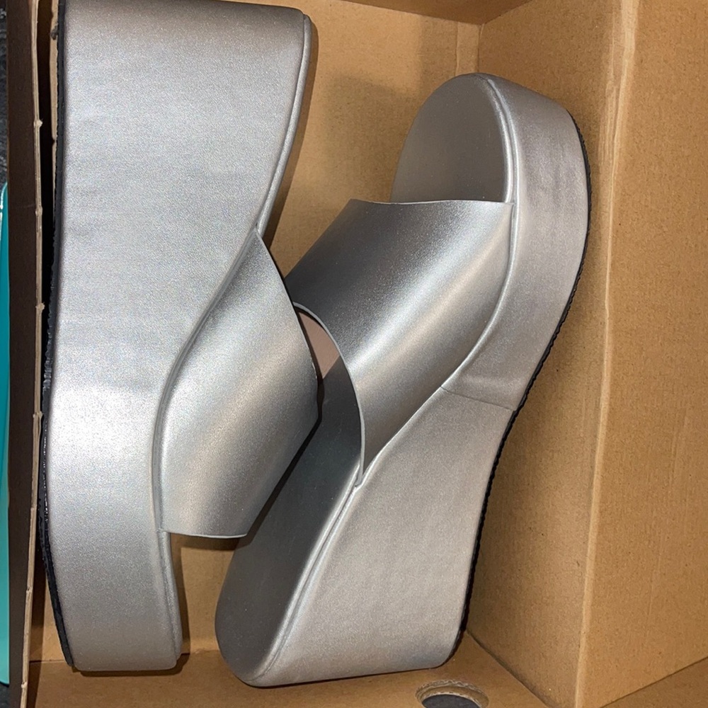 Platform sandals